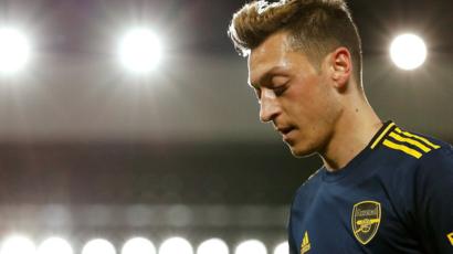 Mesut Ö ZIL wird erneut von der öffentlichen Meinung angegriffen